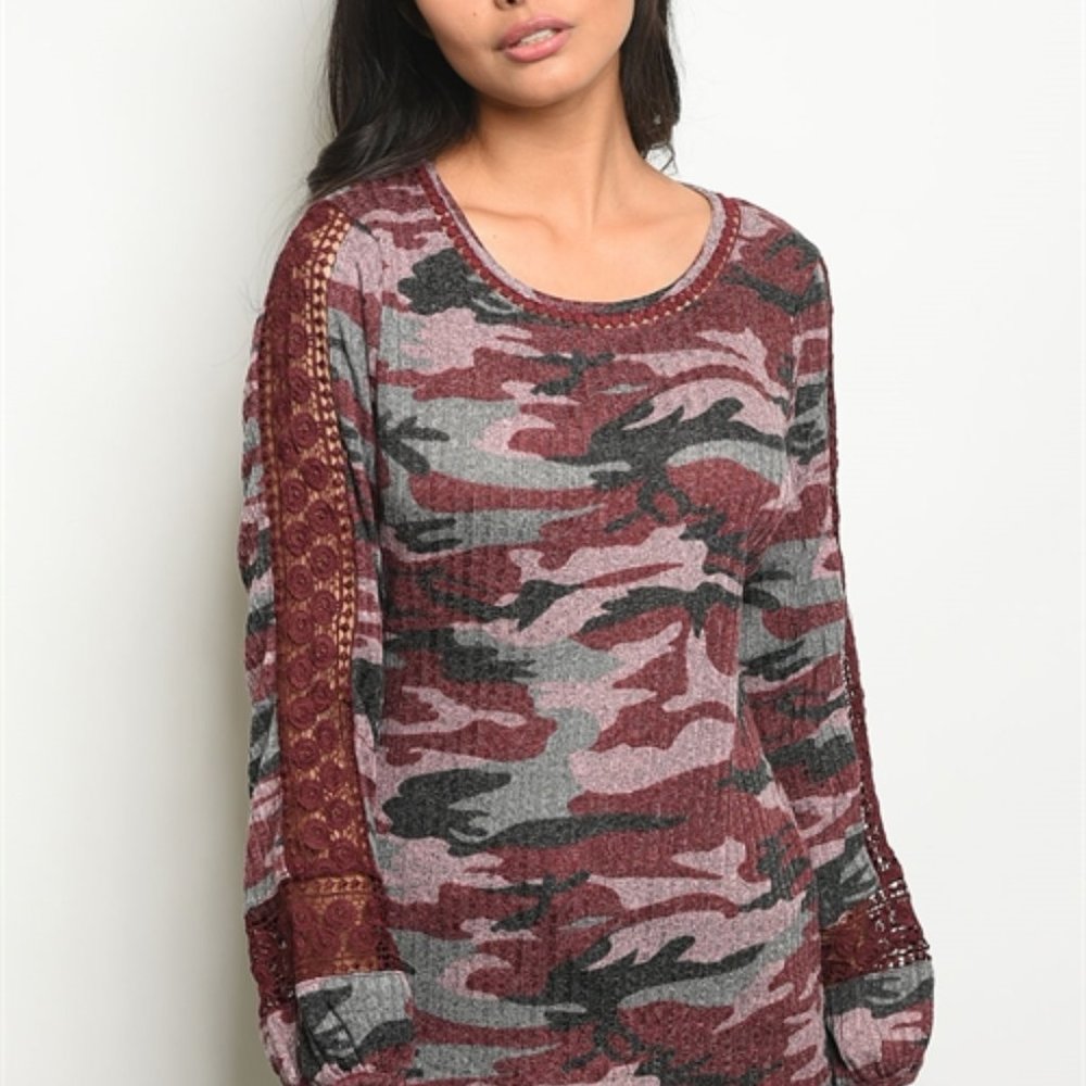 CAMOUFLAGE PRINT WITH LACE SLEEVE TOP